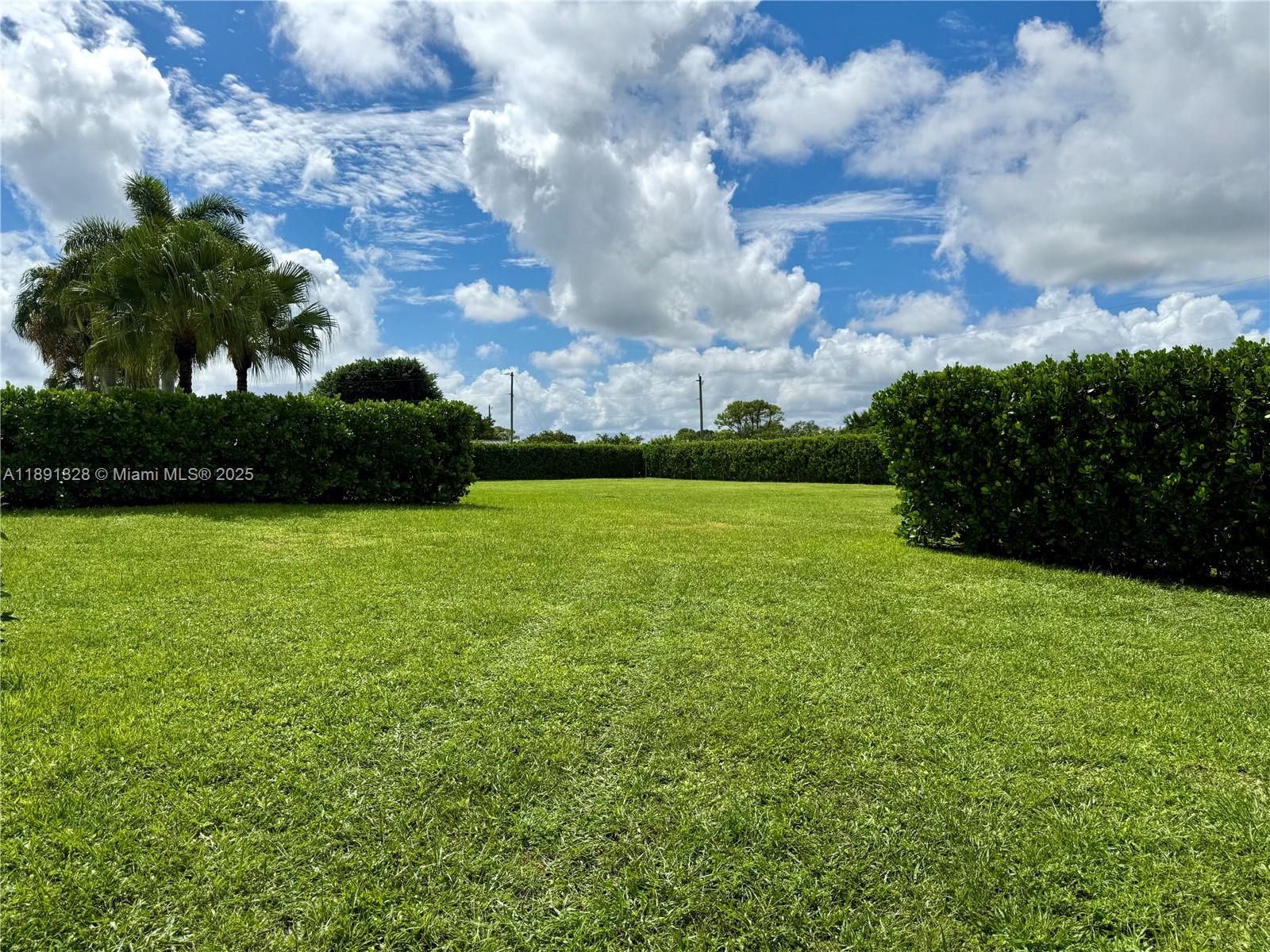 PADDOCK PARK 2 OF WELLING - Residential