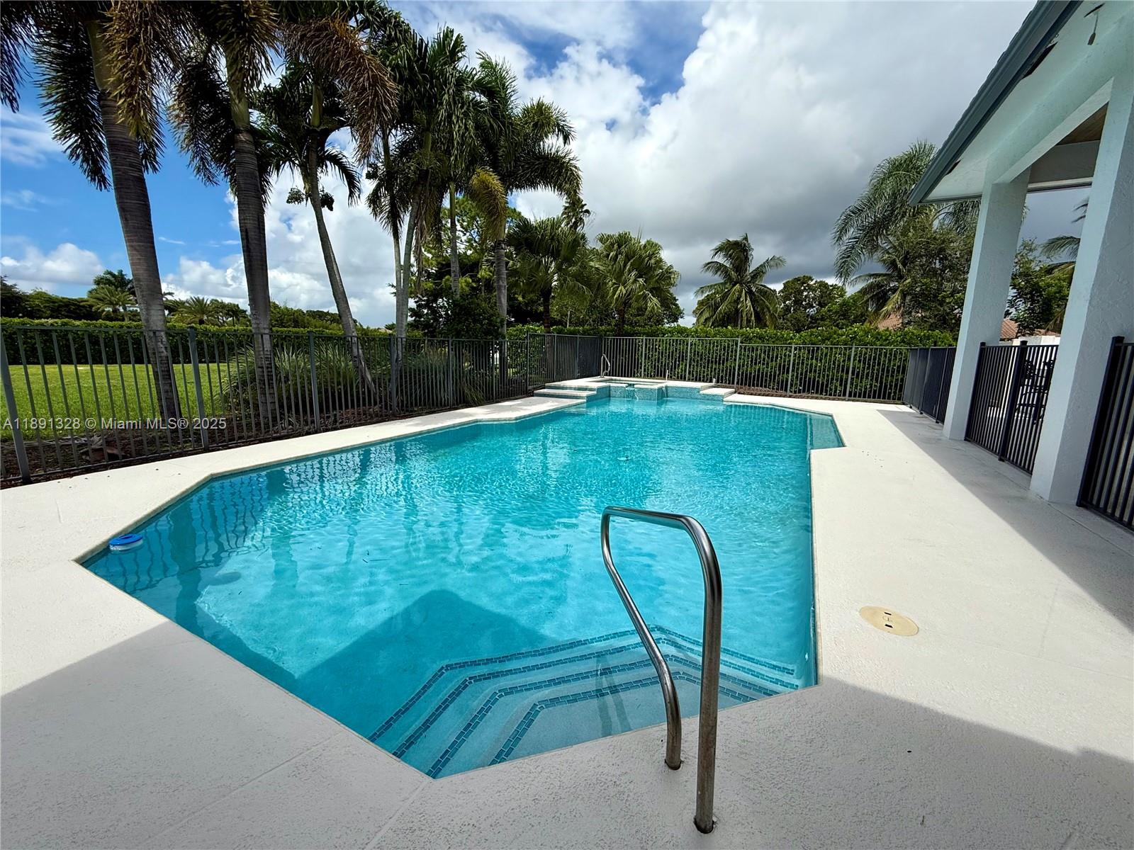 PADDOCK PARK 2 OF WELLING - Residential