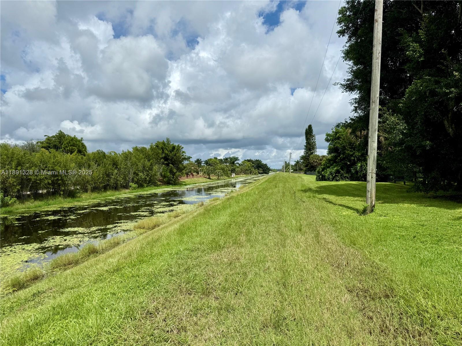 PADDOCK PARK 2 OF WELLING - Residential