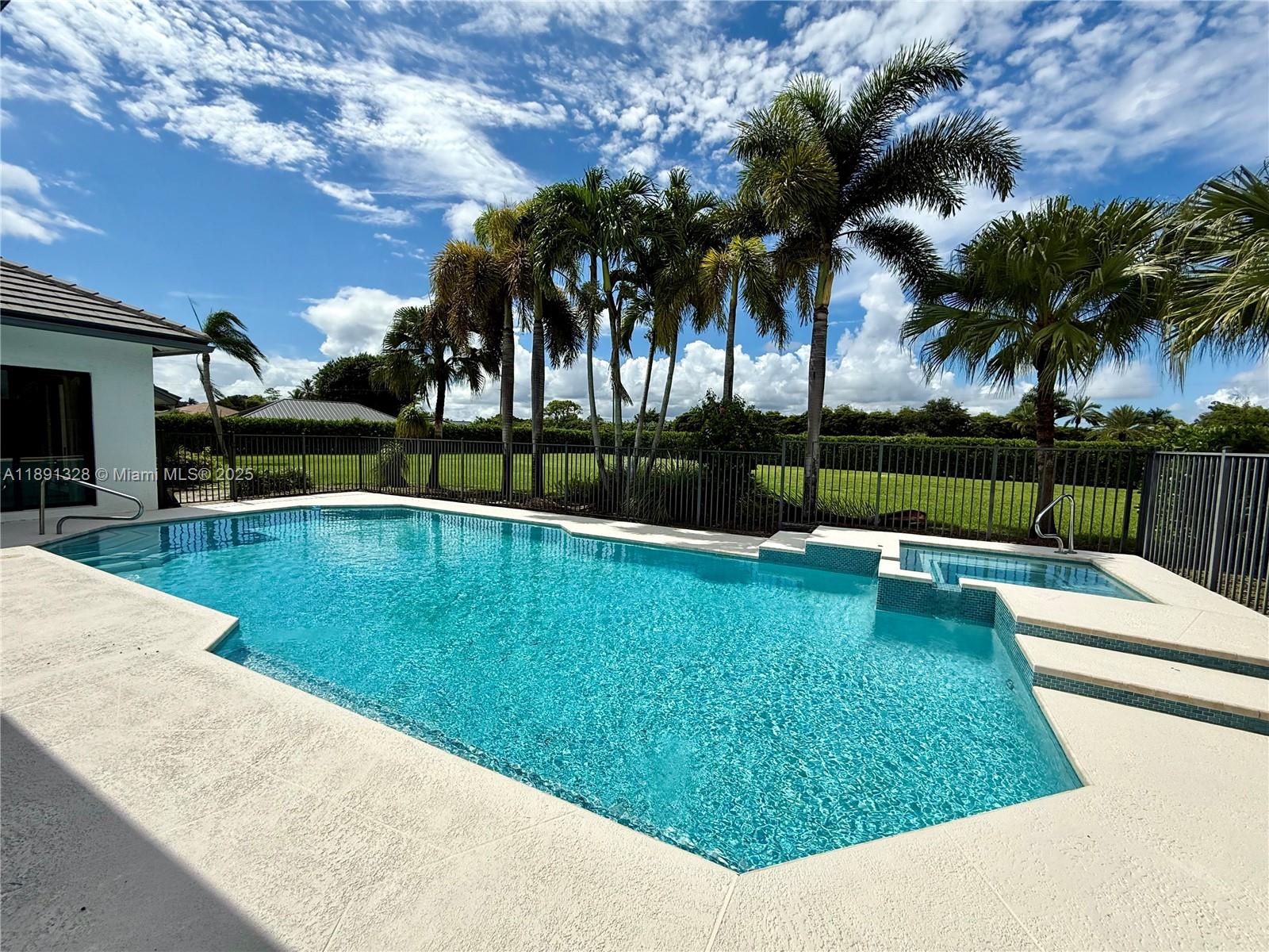 PADDOCK PARK 2 OF WELLING - Residential