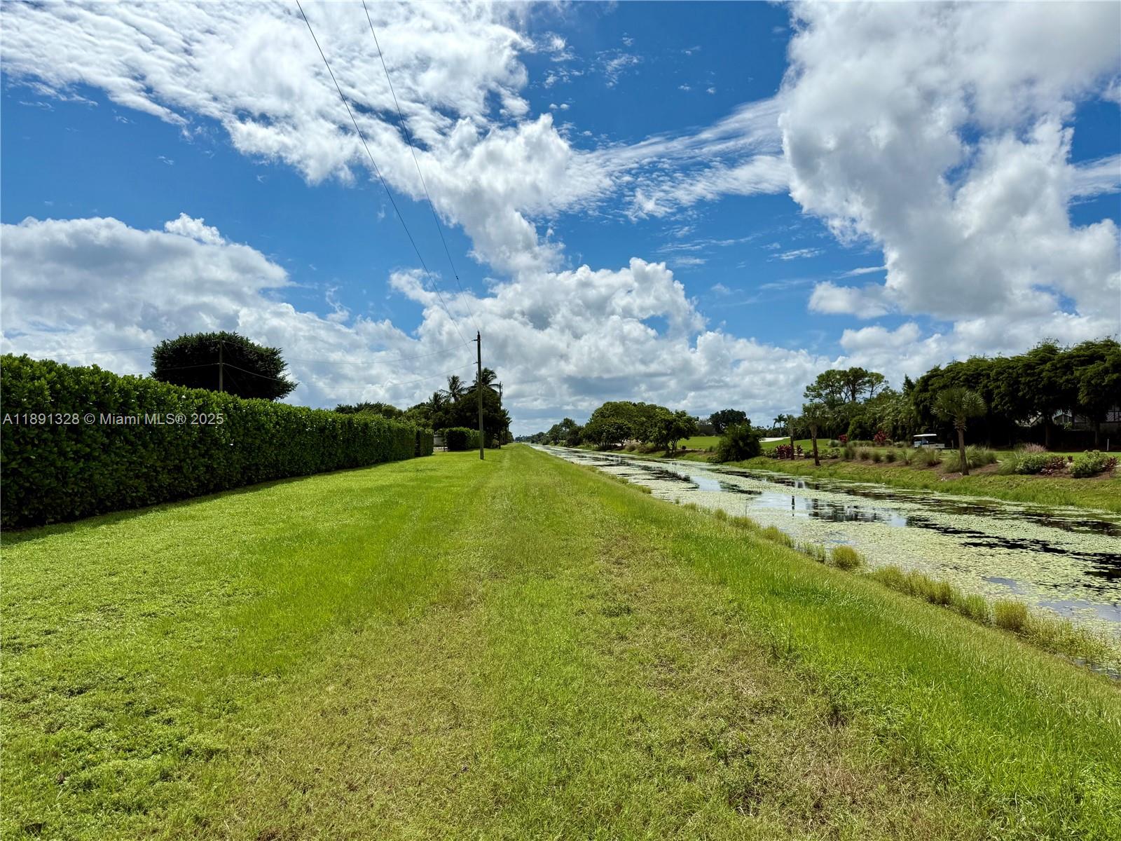PADDOCK PARK 2 OF WELLING - Residential