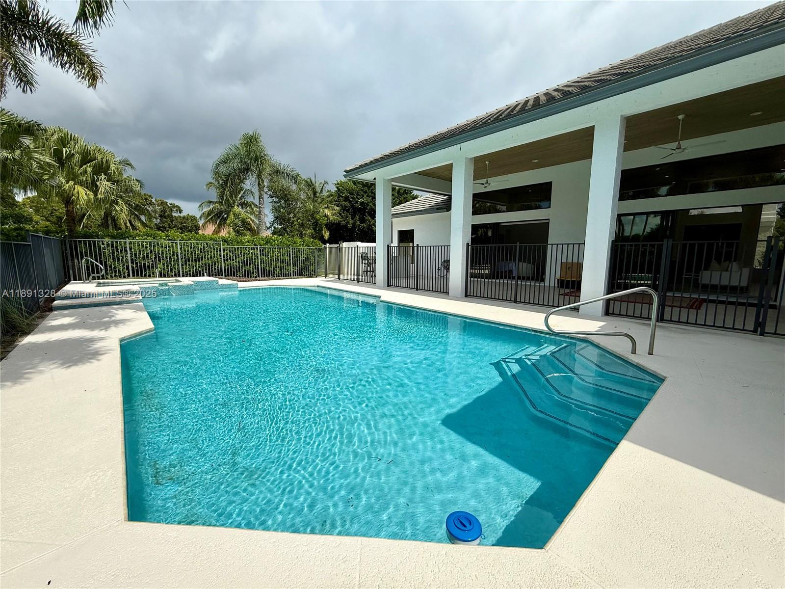 PADDOCK PARK 2 OF WELLING - Residential