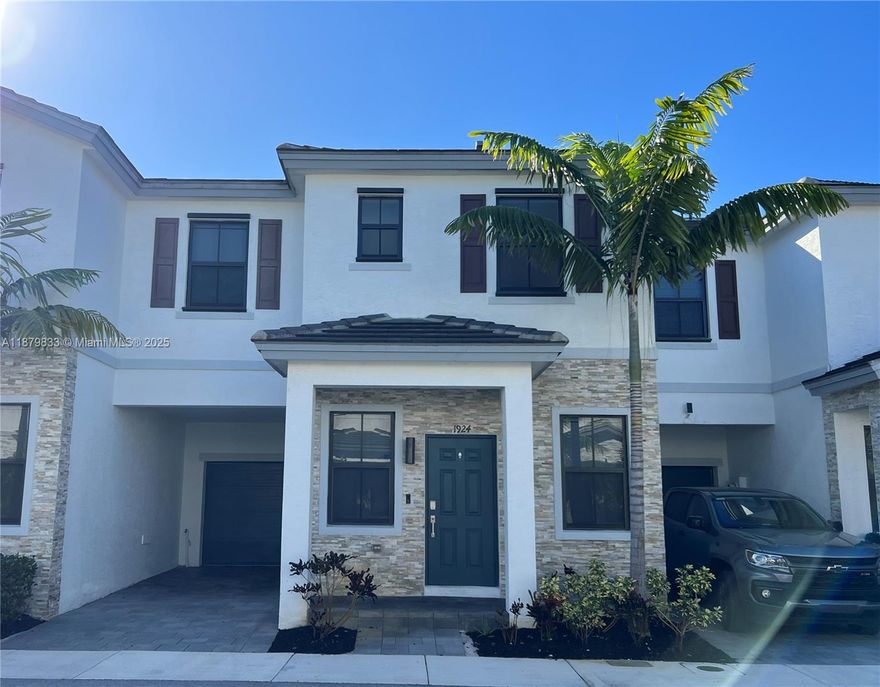 Magnificent 3/2.5 townhome in the heart of Fort Lauderdale, perfectly located in the gated, boutique community of Edge on 20th. Featuring 3 spacious bedrooms upstairs, tremendous closet space, private, fenced backyard with brand new pavers, and one car garage with a paved driveway for additional parking. The spacious kitchen features a breakfast bar, and new stainless steel Frigidaire appliances. Brand new full size washer and dryer located upstairs for convenience, as well as brand new window treatments throughout. Edge on 20th is situated in a convenient area near Downtown Fort Lauderdale, Fort Lauderdale Beach, and Las Olas Blvd, just minutes away from luxury shopping, the finest restaurants, and all major highways. This home is meticulously maintained and will not last!