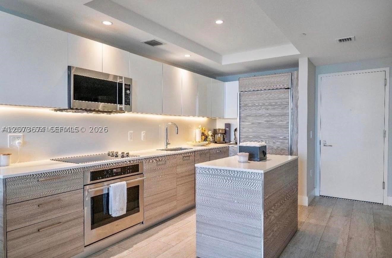 121 NE 34th St 2506A