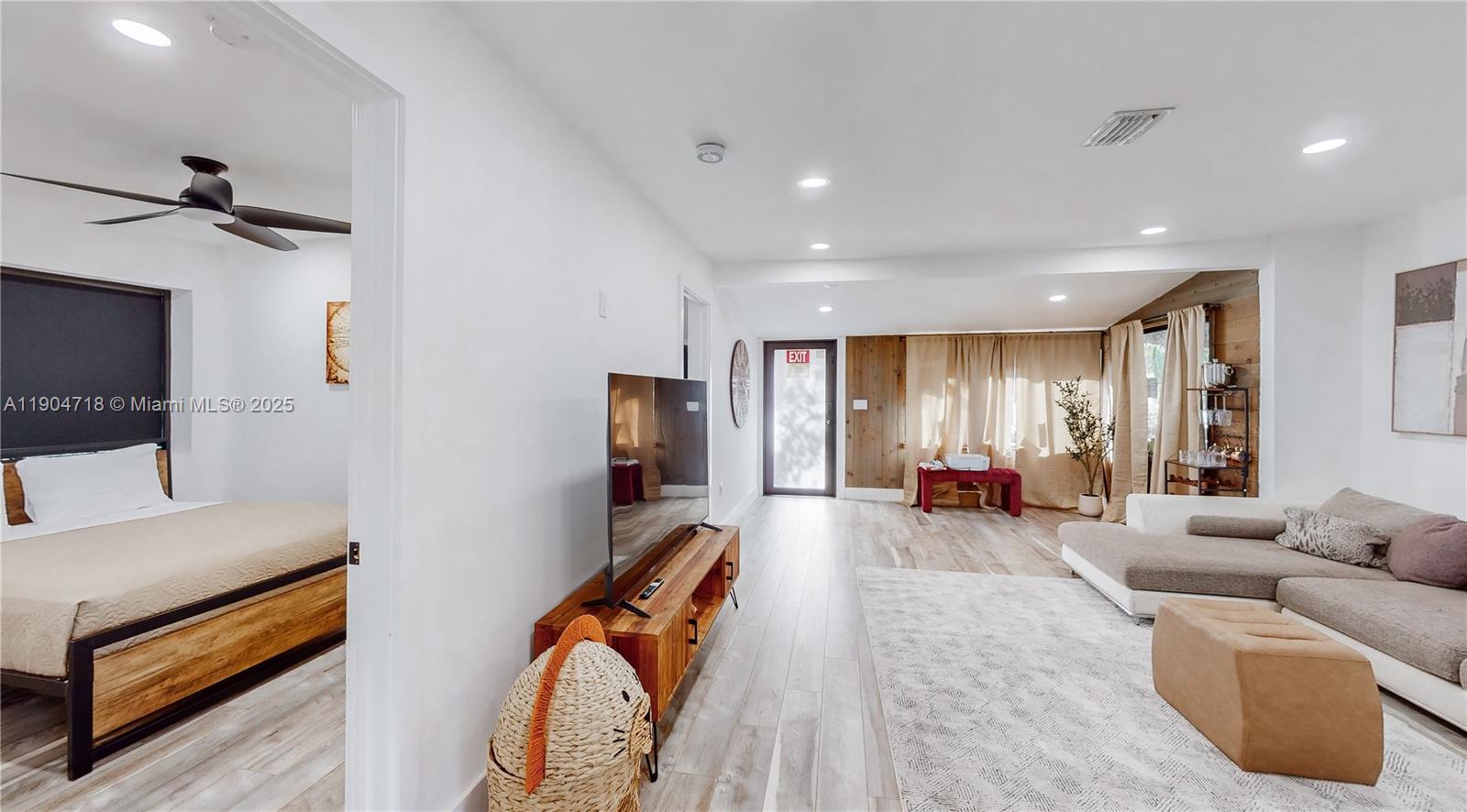 HOLLYWOOD TERRACE AMEN PL - Residential