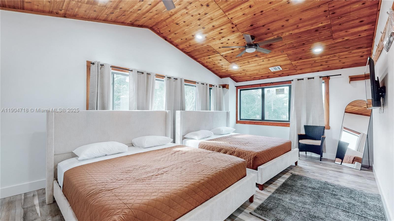 HOLLYWOOD TERRACE AMEN PL - Residential