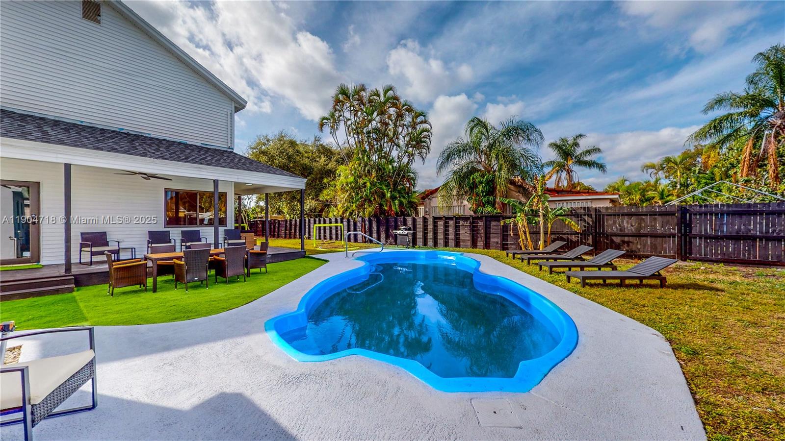 HOLLYWOOD TERRACE AMEN PL - Residential