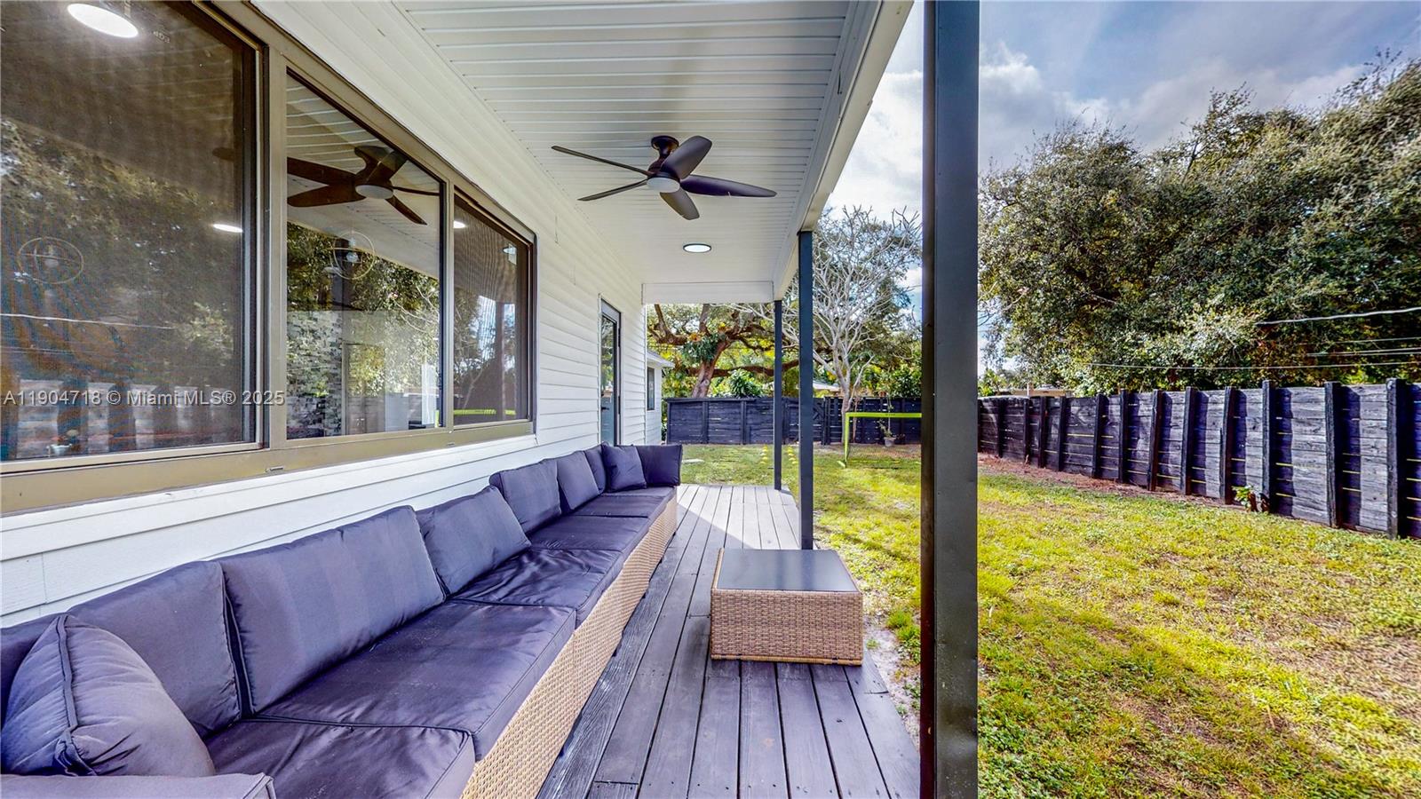 HOLLYWOOD TERRACE AMEN PL - Residential