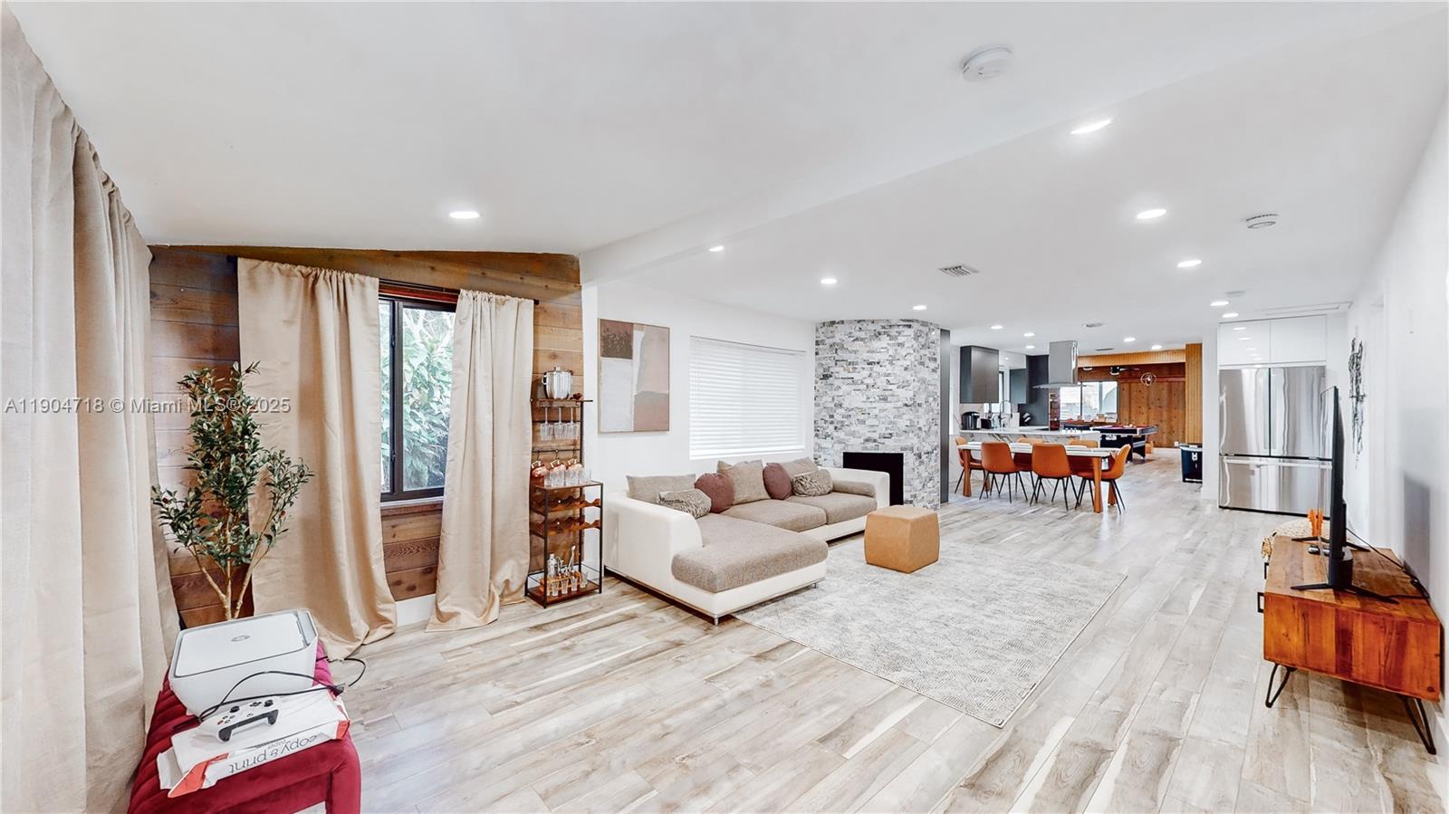 HOLLYWOOD TERRACE AMEN PL - Residential