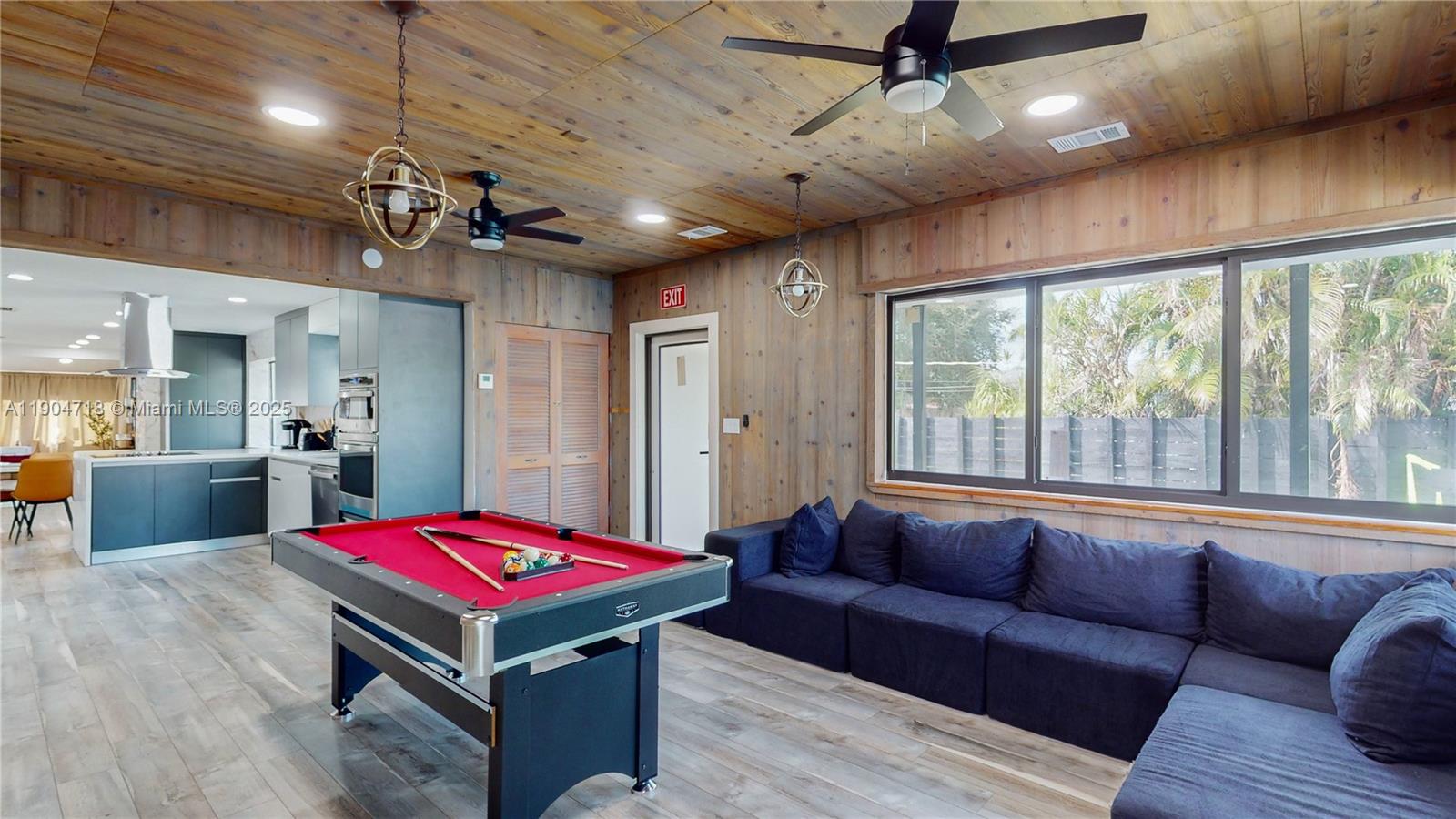 HOLLYWOOD TERRACE AMEN PL - Residential