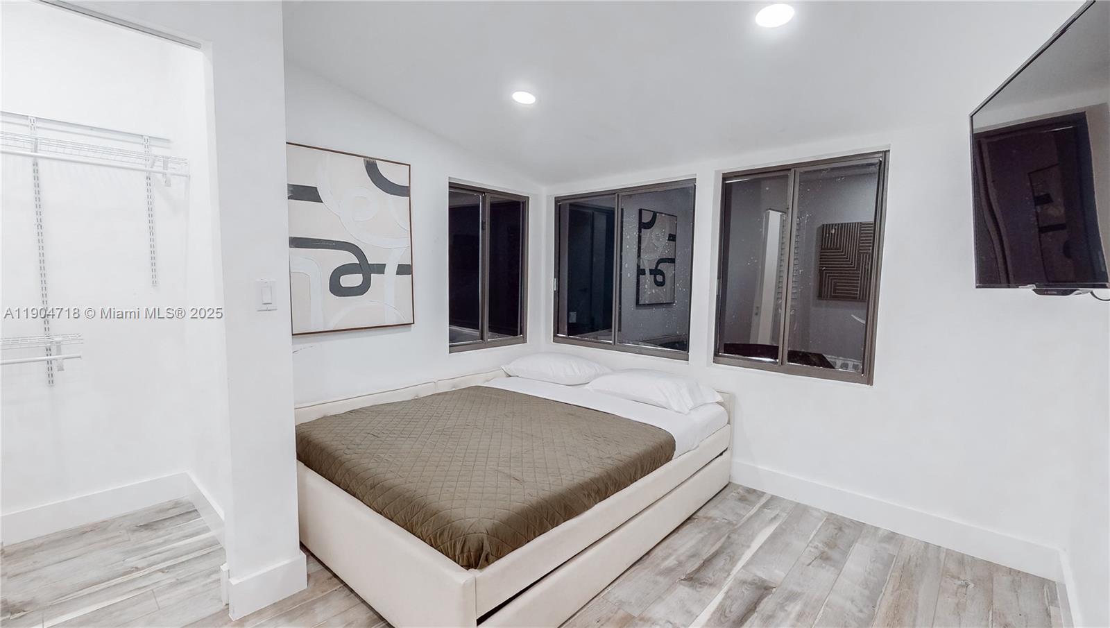 HOLLYWOOD TERRACE AMEN PL - Residential