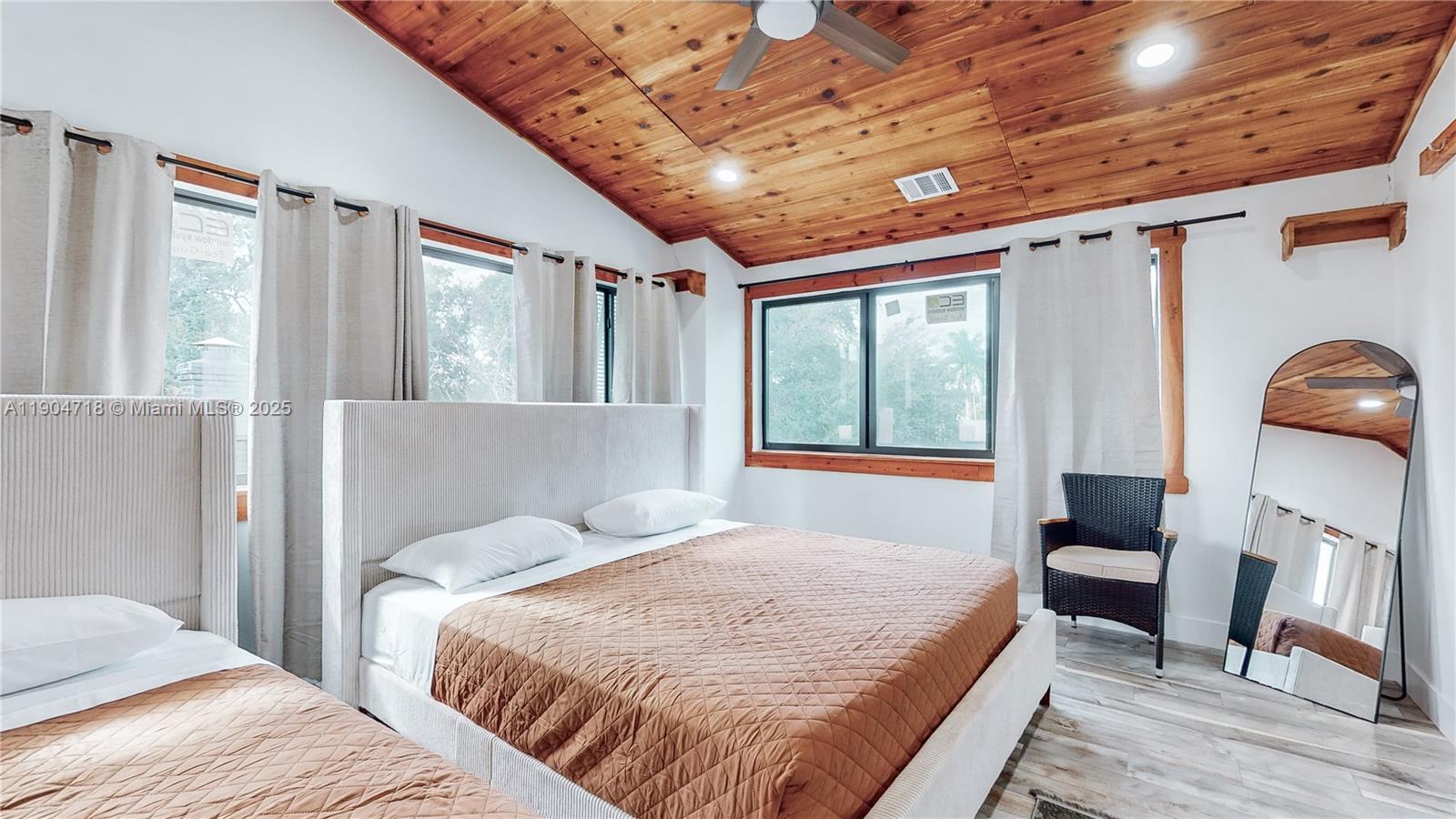 HOLLYWOOD TERRACE AMEN PL - Residential