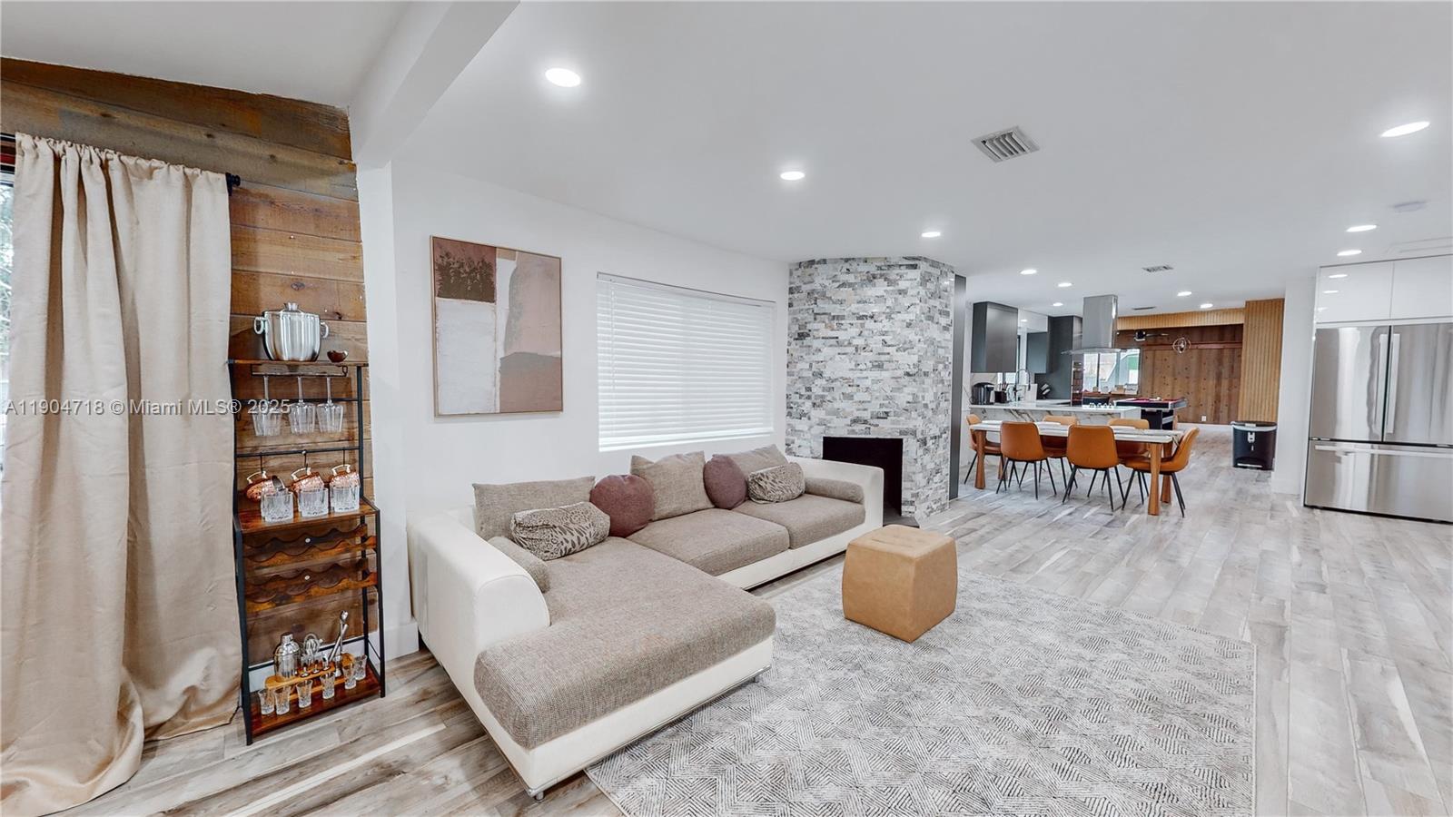 HOLLYWOOD TERRACE AMEN PL - Residential