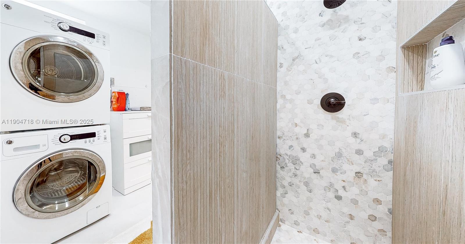 HOLLYWOOD TERRACE AMEN PL - Residential