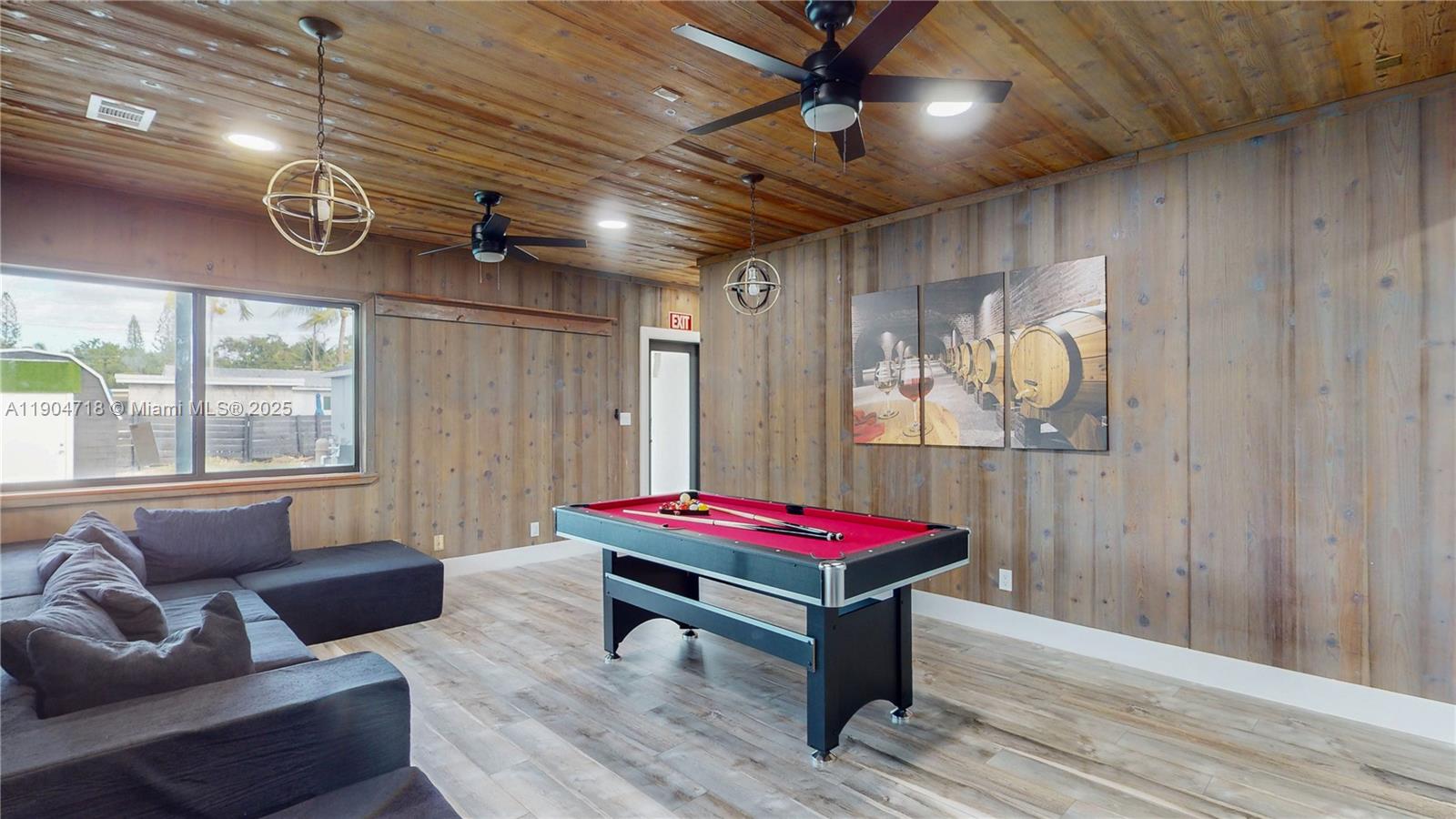 HOLLYWOOD TERRACE AMEN PL - Residential