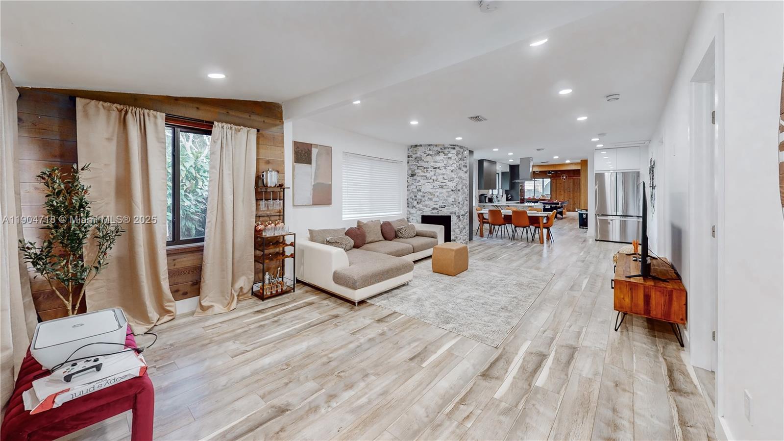 HOLLYWOOD TERRACE AMEN PL - Residential