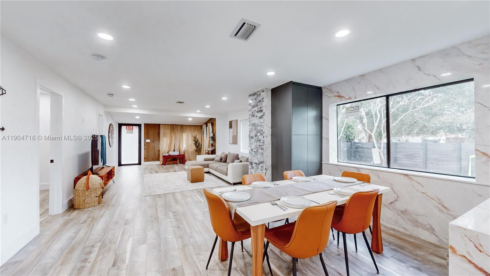 HOLLYWOOD TERRACE AMEN PL - Residential