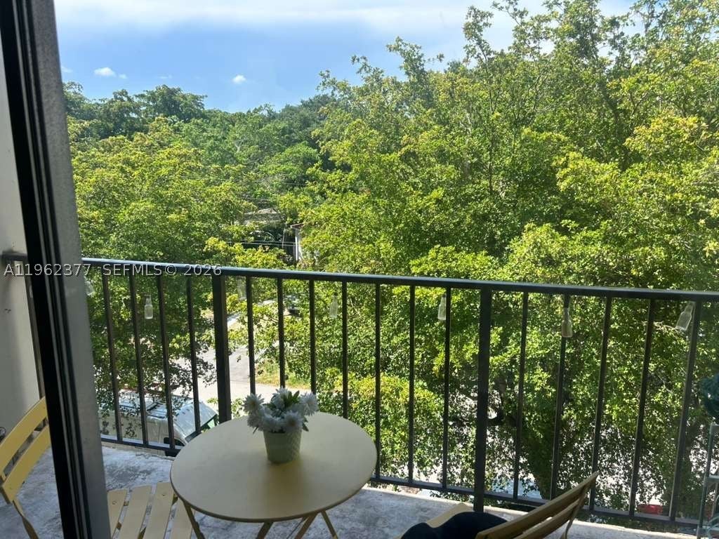 View photos, virtual tours, details... 1225 NE 124th St 46A