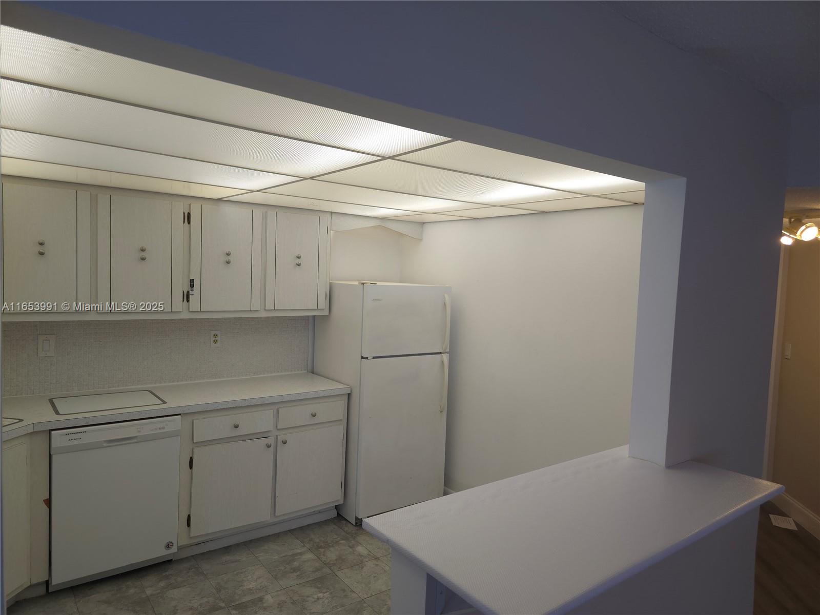 COMMODORE PLAZA CONDO - Residential