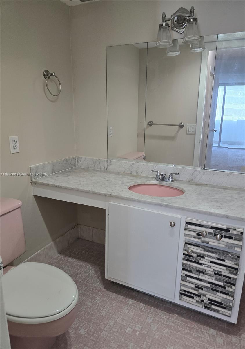 COMMODORE PLAZA CONDO - Residential