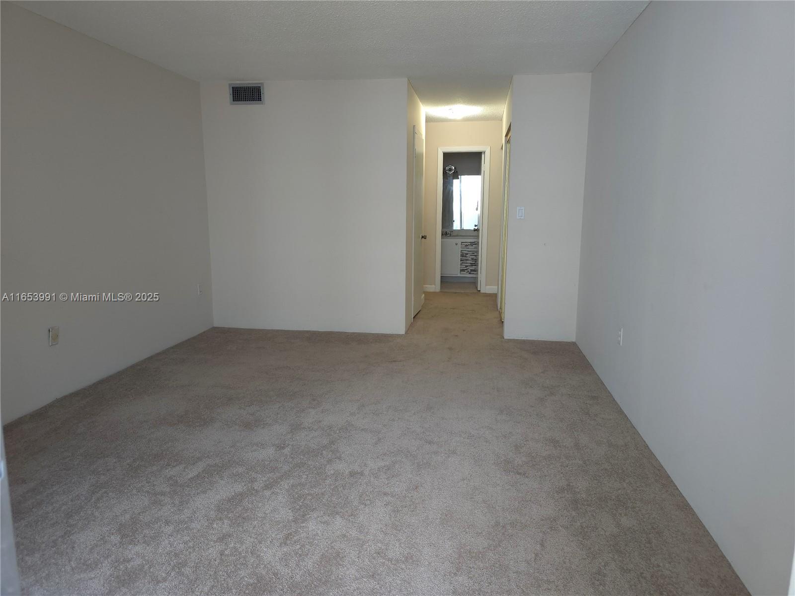 COMMODORE PLAZA CONDO - Residential