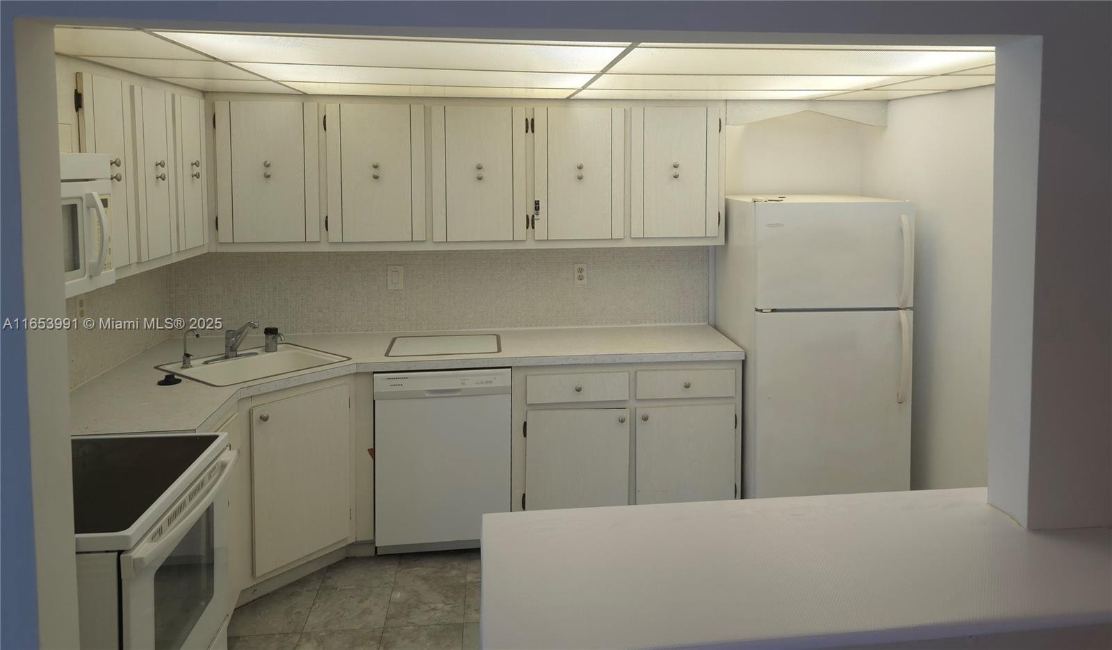 COMMODORE PLAZA CONDO - Residential