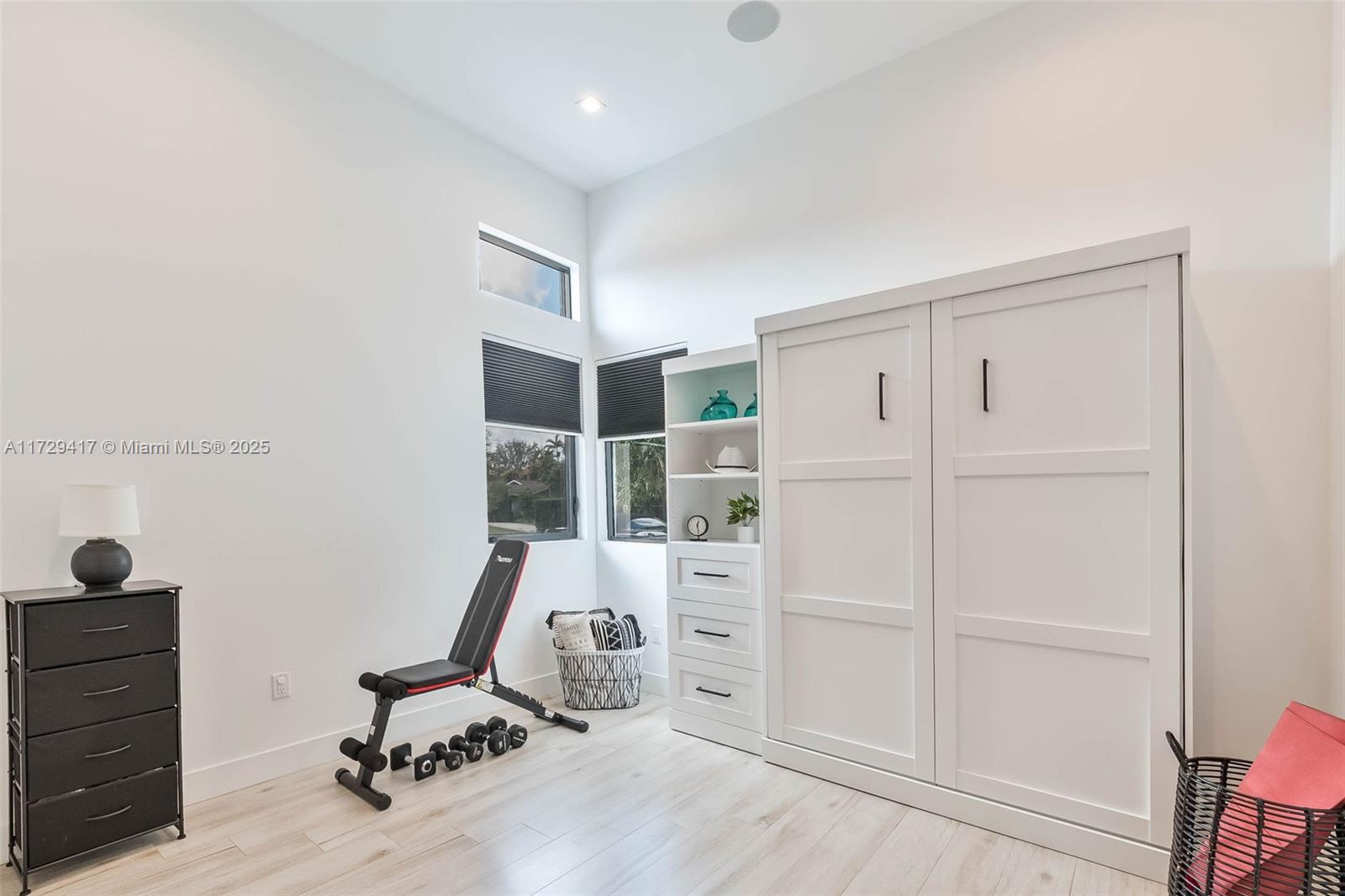 CLINTON GROVE ESTS - Residential