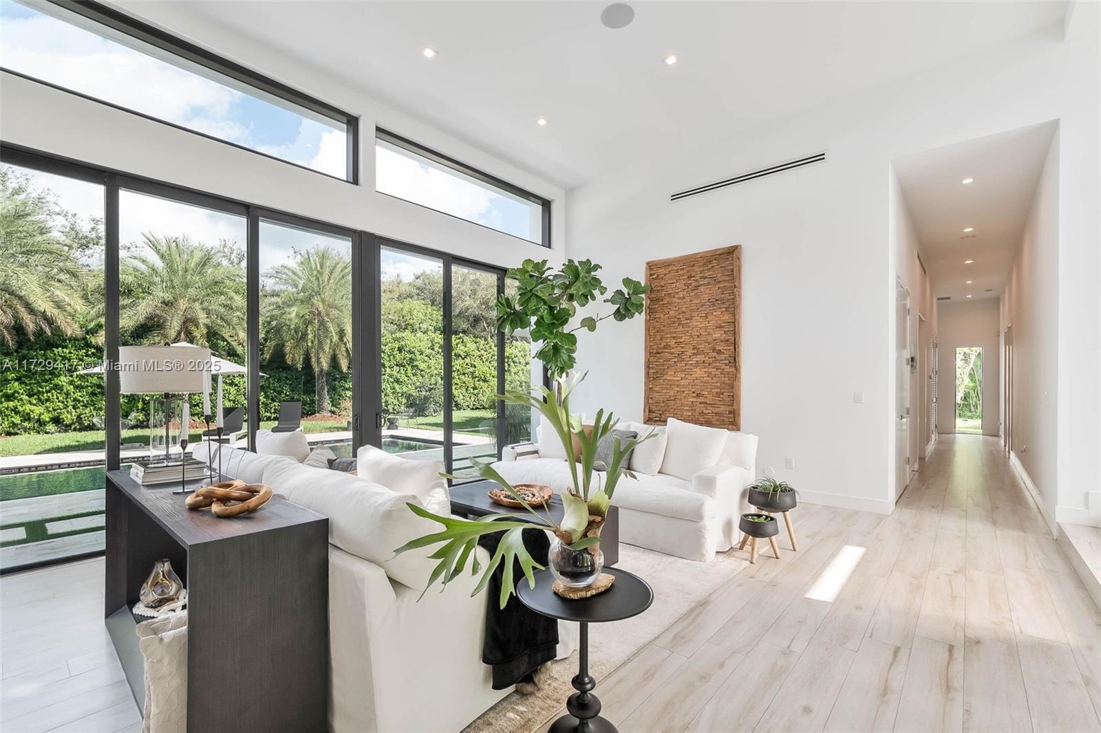 CLINTON GROVE ESTS - Residential