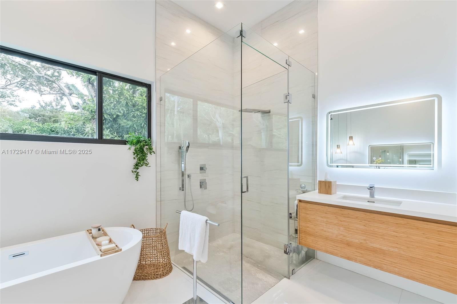 CLINTON GROVE ESTS - Residential