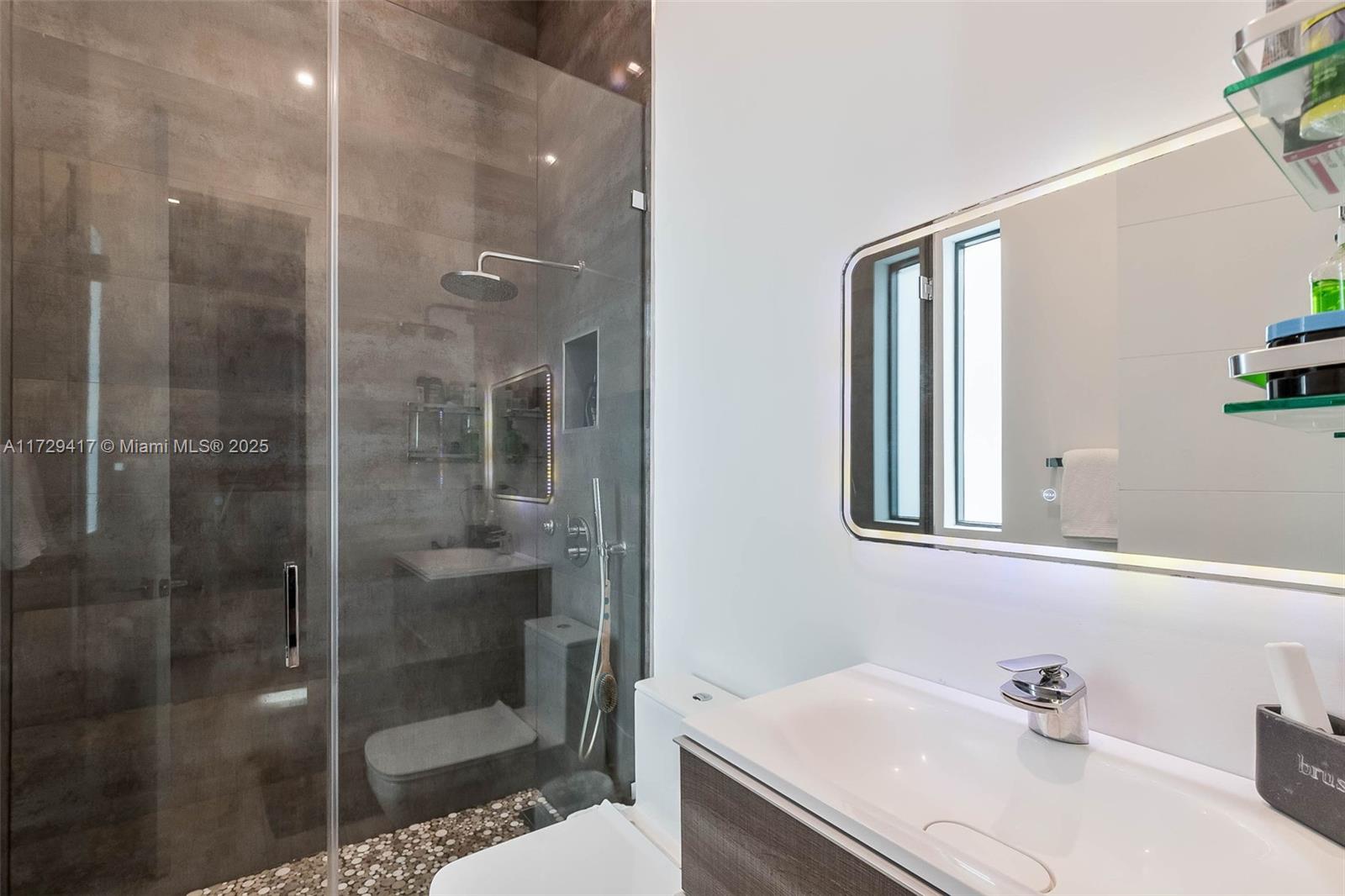 CLINTON GROVE ESTS - Residential