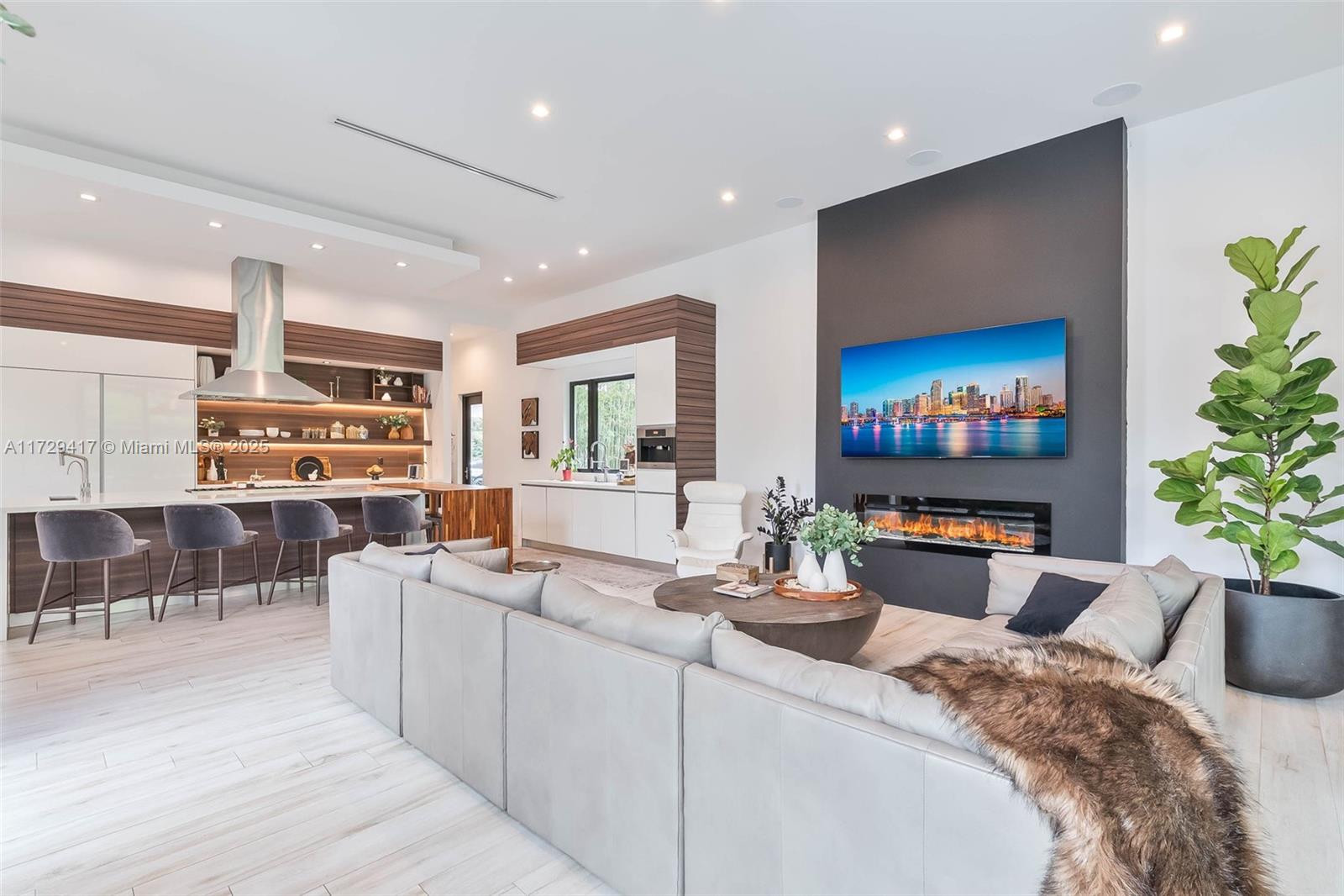 CLINTON GROVE ESTS - Residential