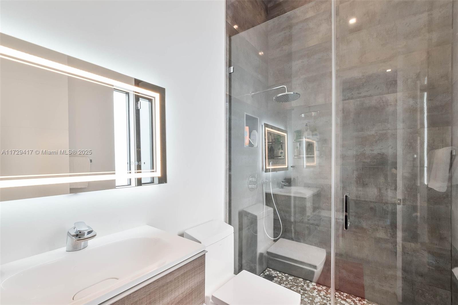 CLINTON GROVE ESTS - Residential