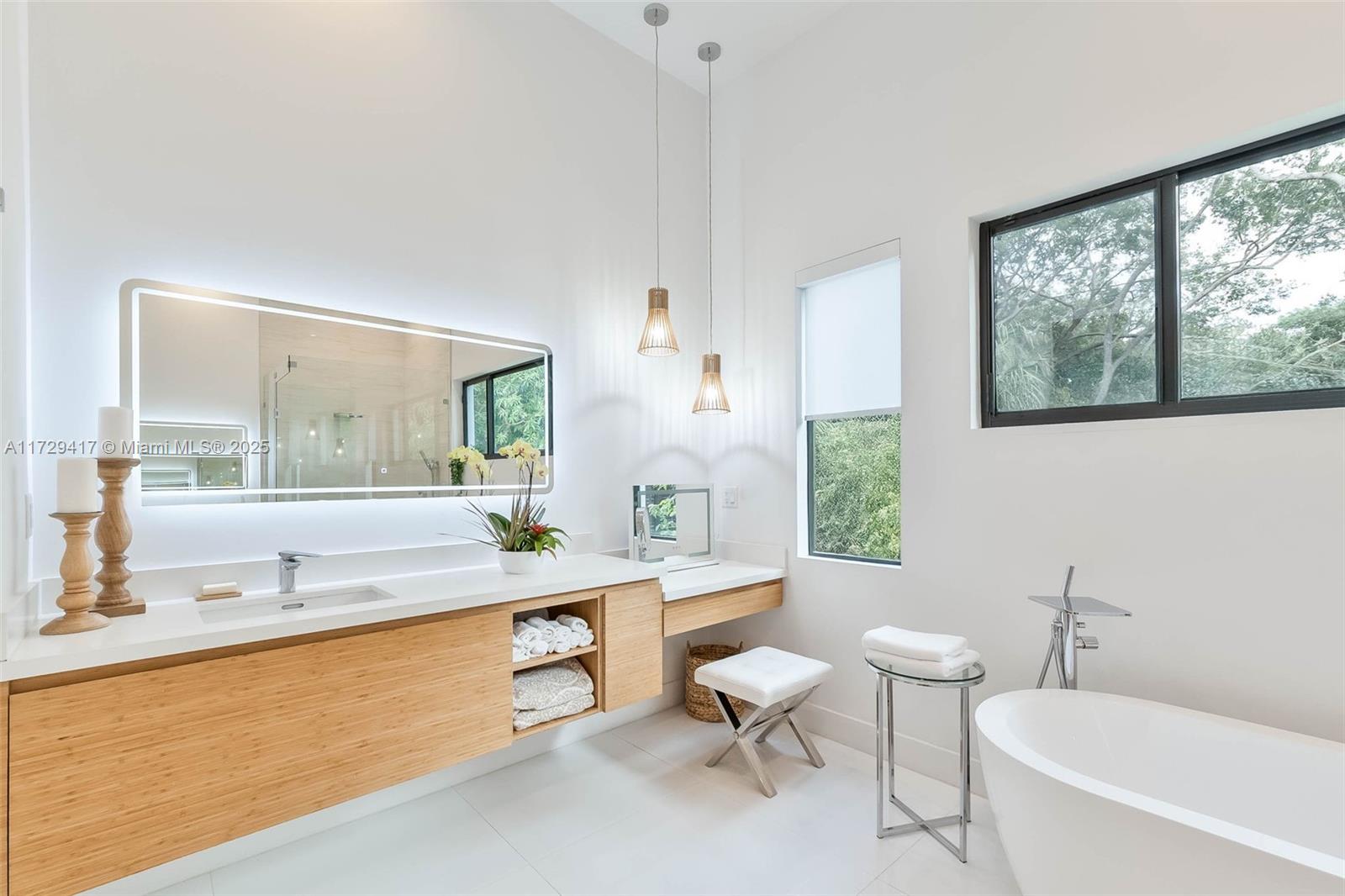 CLINTON GROVE ESTS - Residential