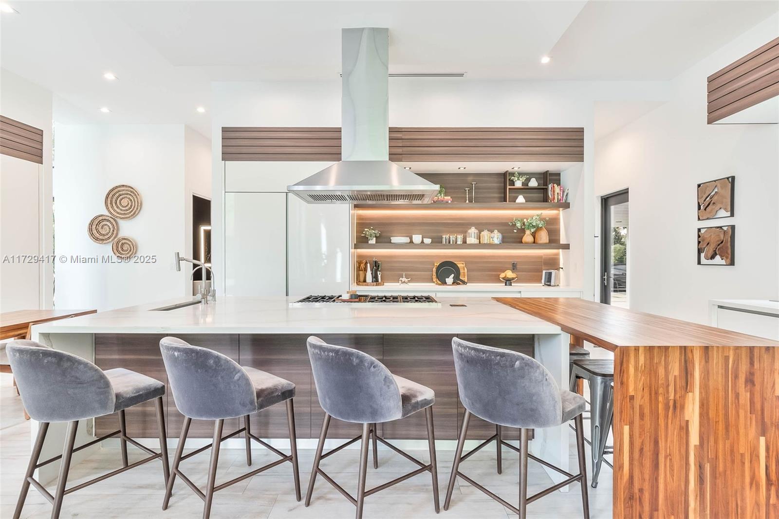 CLINTON GROVE ESTS - Residential