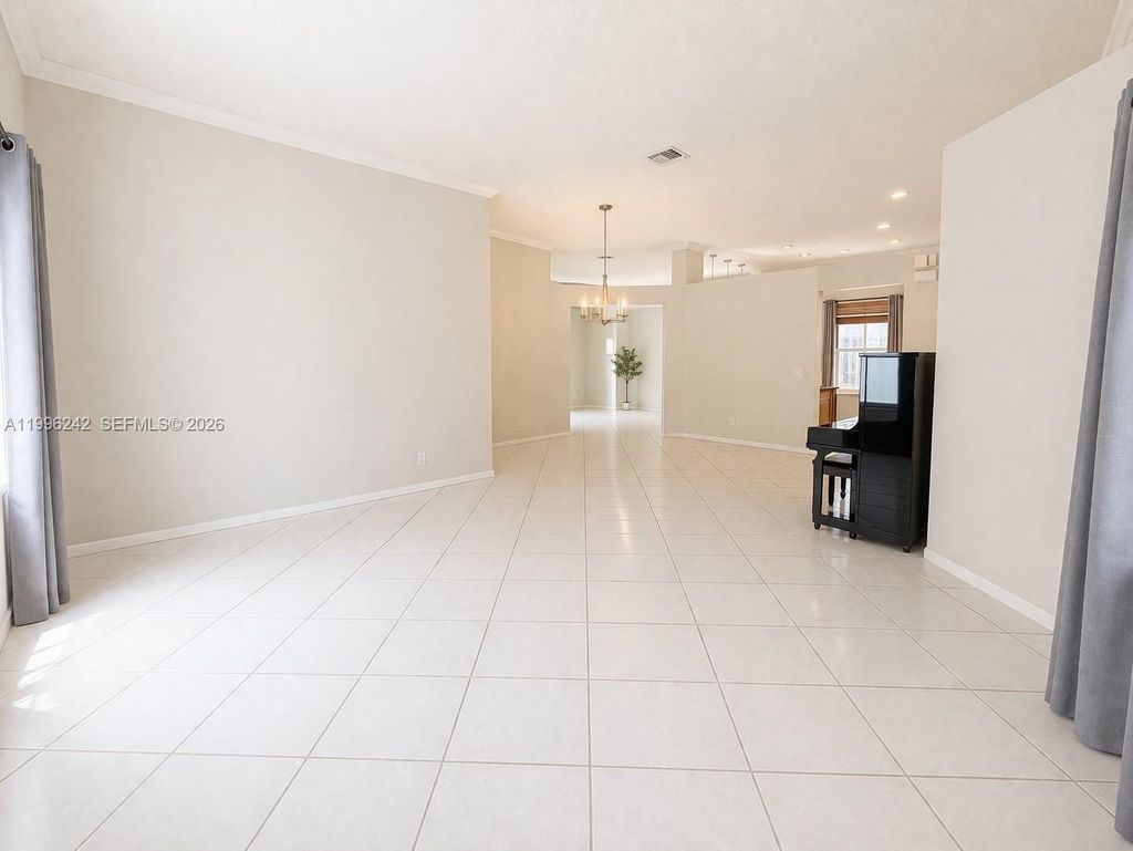 Photo of 717 Tanglewood Cir, Weston, FL 33327 (MLS # A11996242)