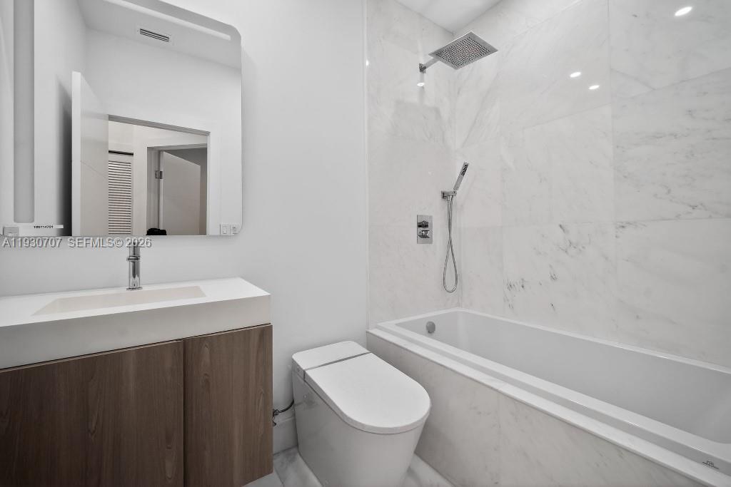 DORAL ISLES NORTH SEC ONE - Residential