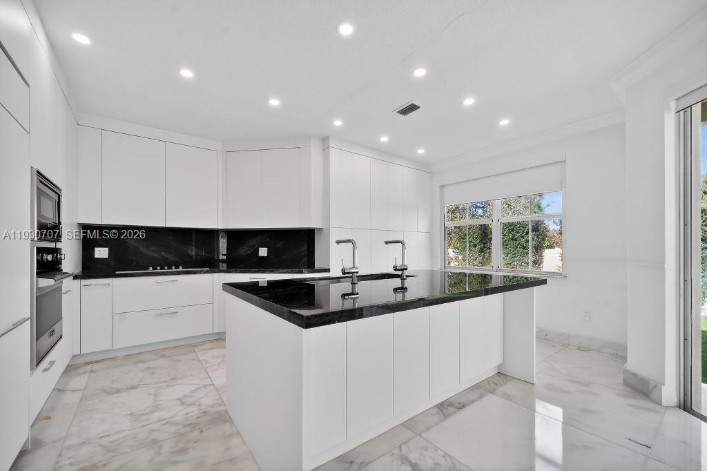 DORAL ISLES NORTH SEC ONE - Residential