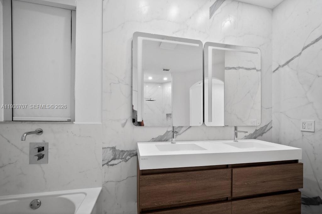 DORAL ISLES NORTH SEC ONE - Residential