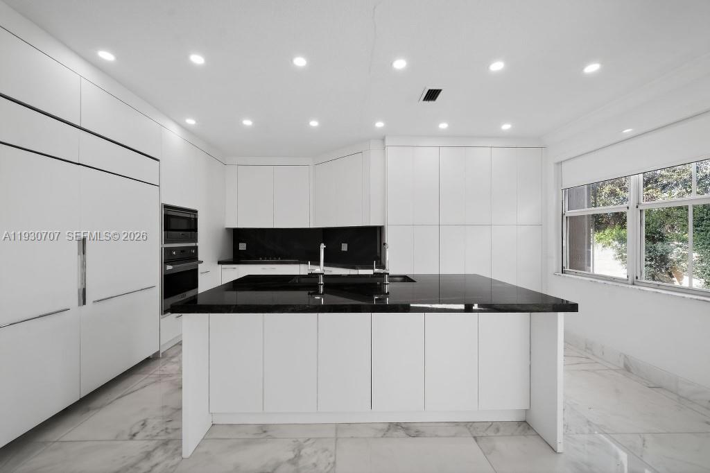 DORAL ISLES NORTH SEC ONE - Residential