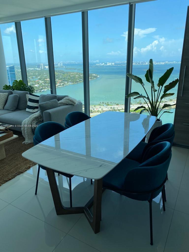 PARAISO BAY CONDO - Residential
