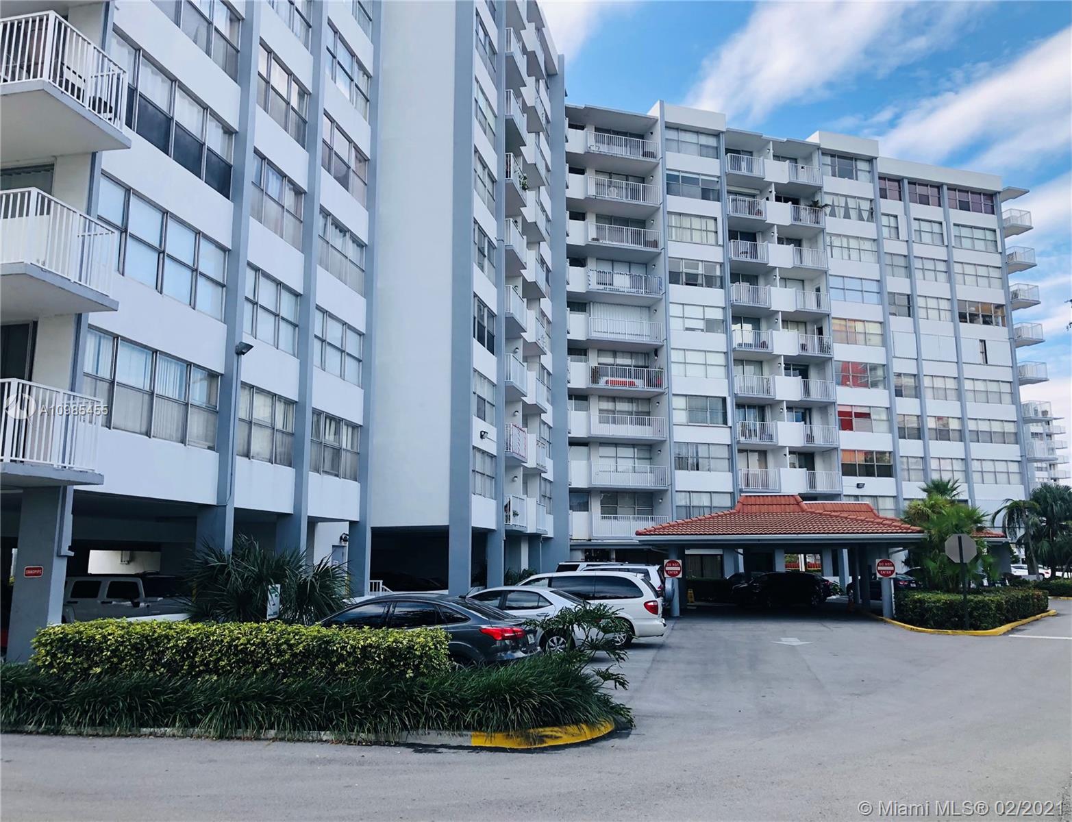 Confortable 1 Bed, 1 1/2 B, apartment, porcelain floor, with assigned parking, pool, jacuzzi, gym, storage, 5 minutes from Aventura Mall, 10 minutes from Sunny beaches Island and I-95
Credit Score must be +700