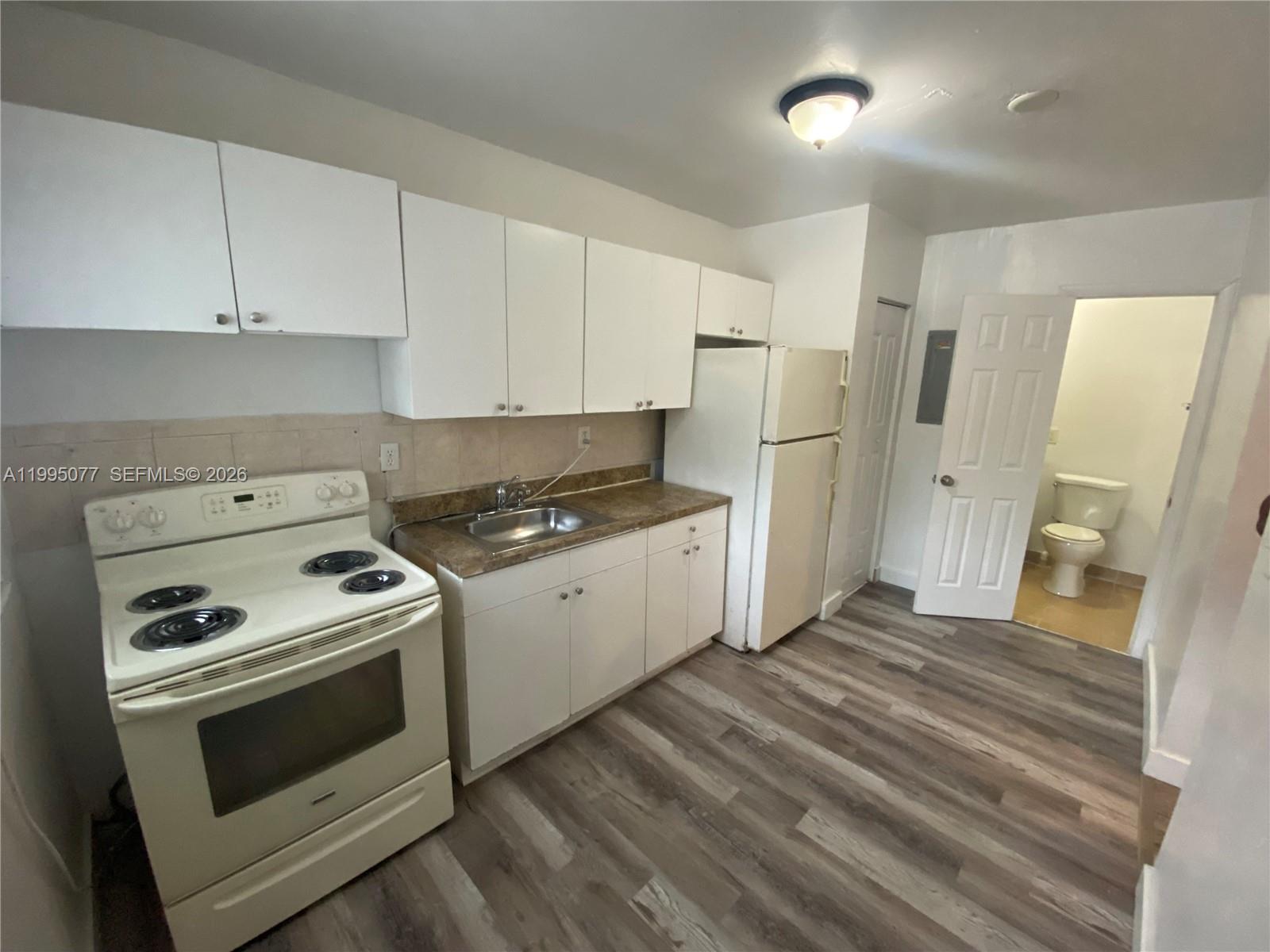 COLLEGE PARK - Residential Lease