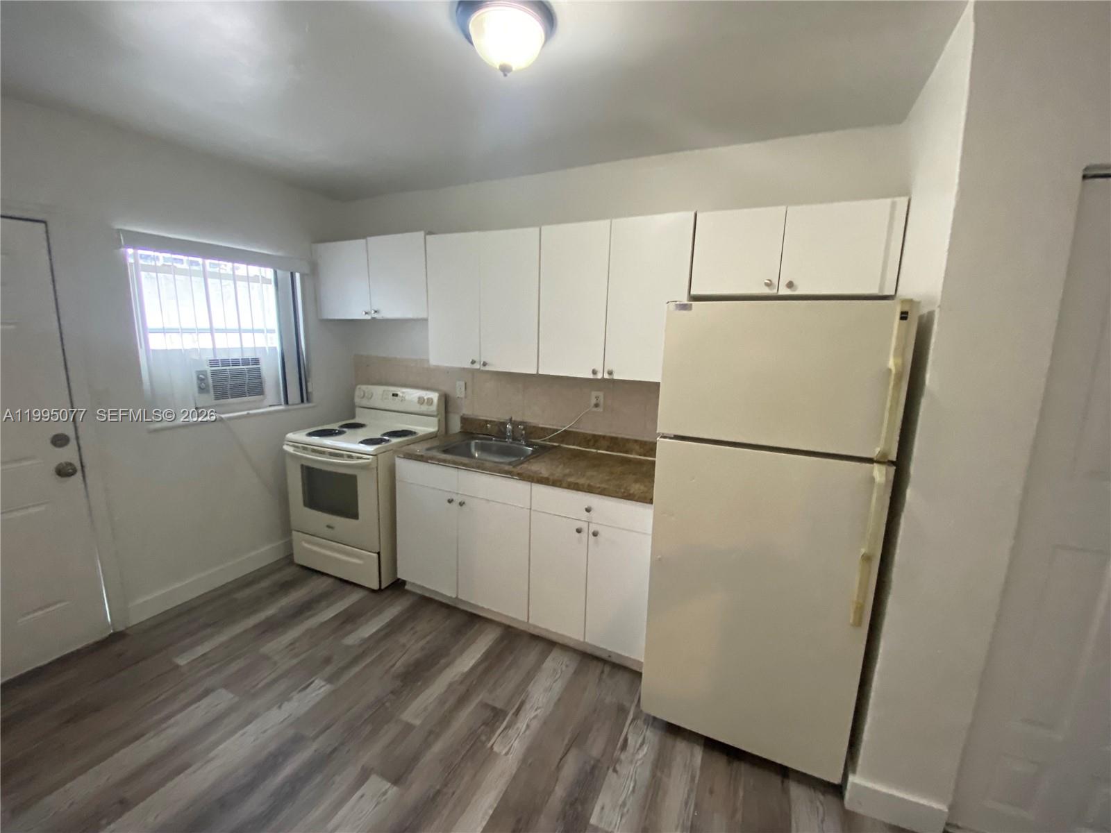 COLLEGE PARK - Residential Lease