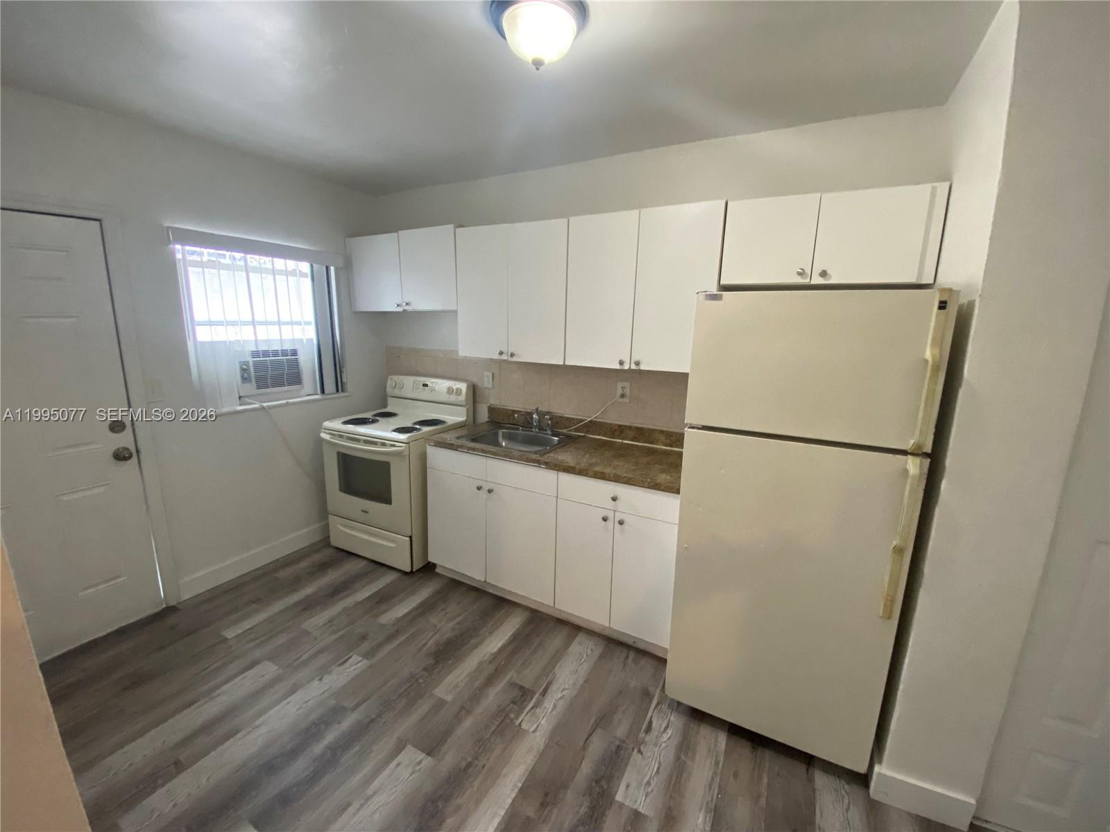 COLLEGE PARK - Residential Lease