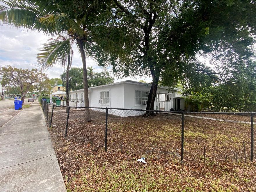 2bed/2bath close to design district. Corner unit in triplex very well located with easy access to I-95 and design district. Enjoy outside patio area great for BBQs. Available 5/5/2026