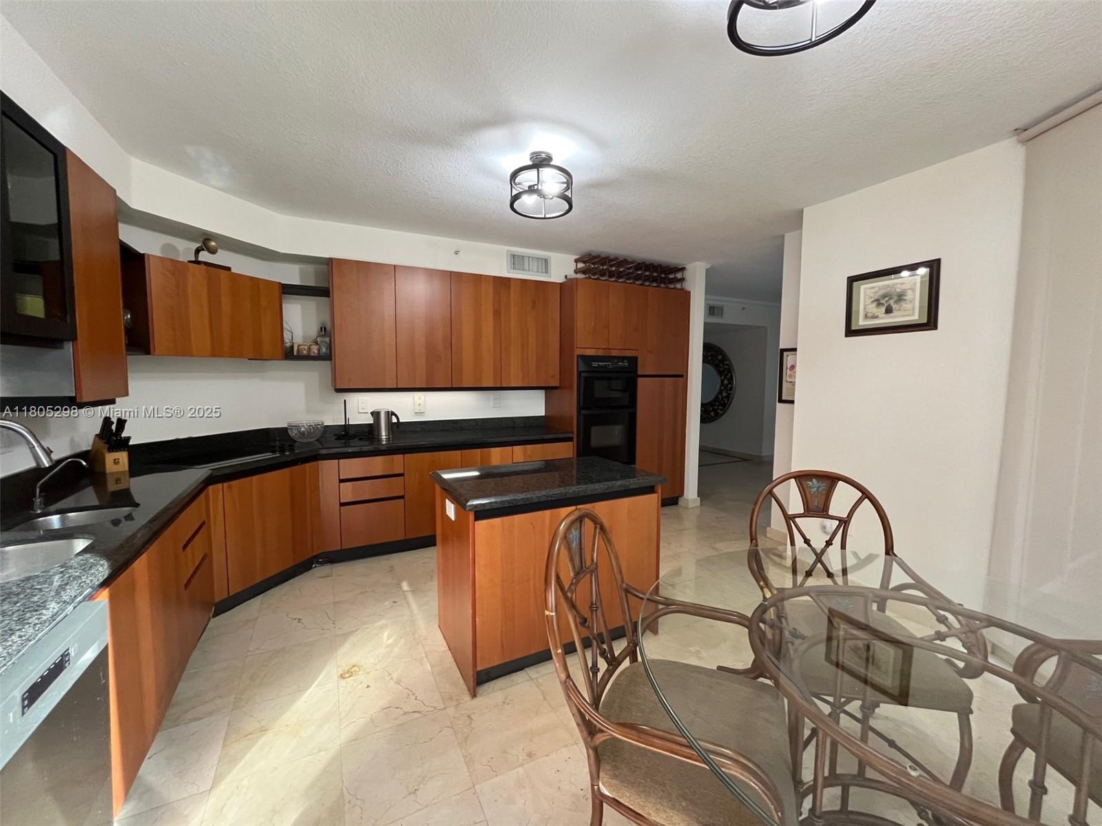 THE PINNACLE CONDO - Residential Lease