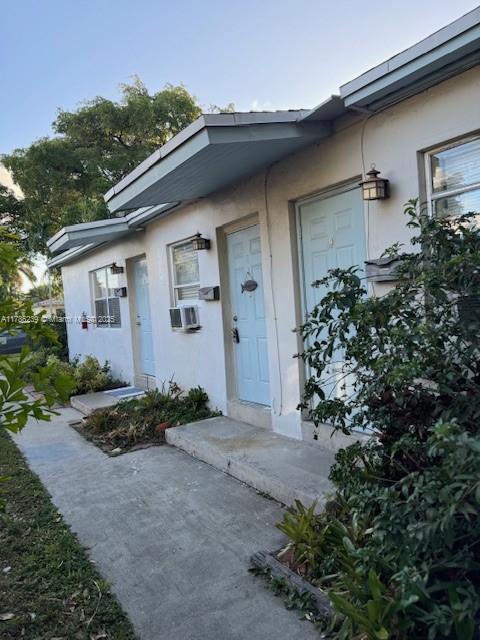 Rental Property at 1909 Plunkett St 1-4, Hollywood, Broward County, Florida - Bedrooms: 4 
Bathrooms: 1  - $900 MO.