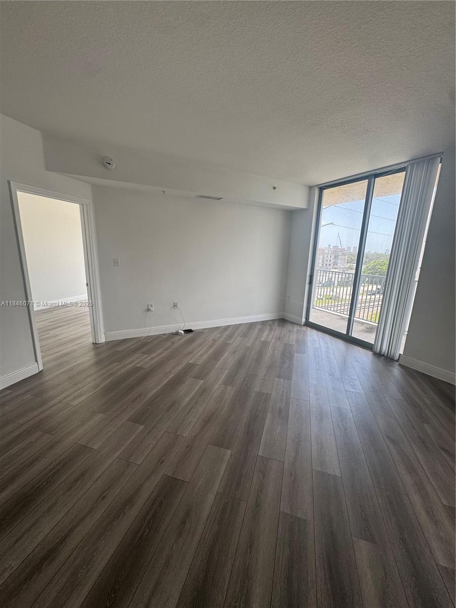 HOLLYWOOD STATION RES CON - Residential Lease