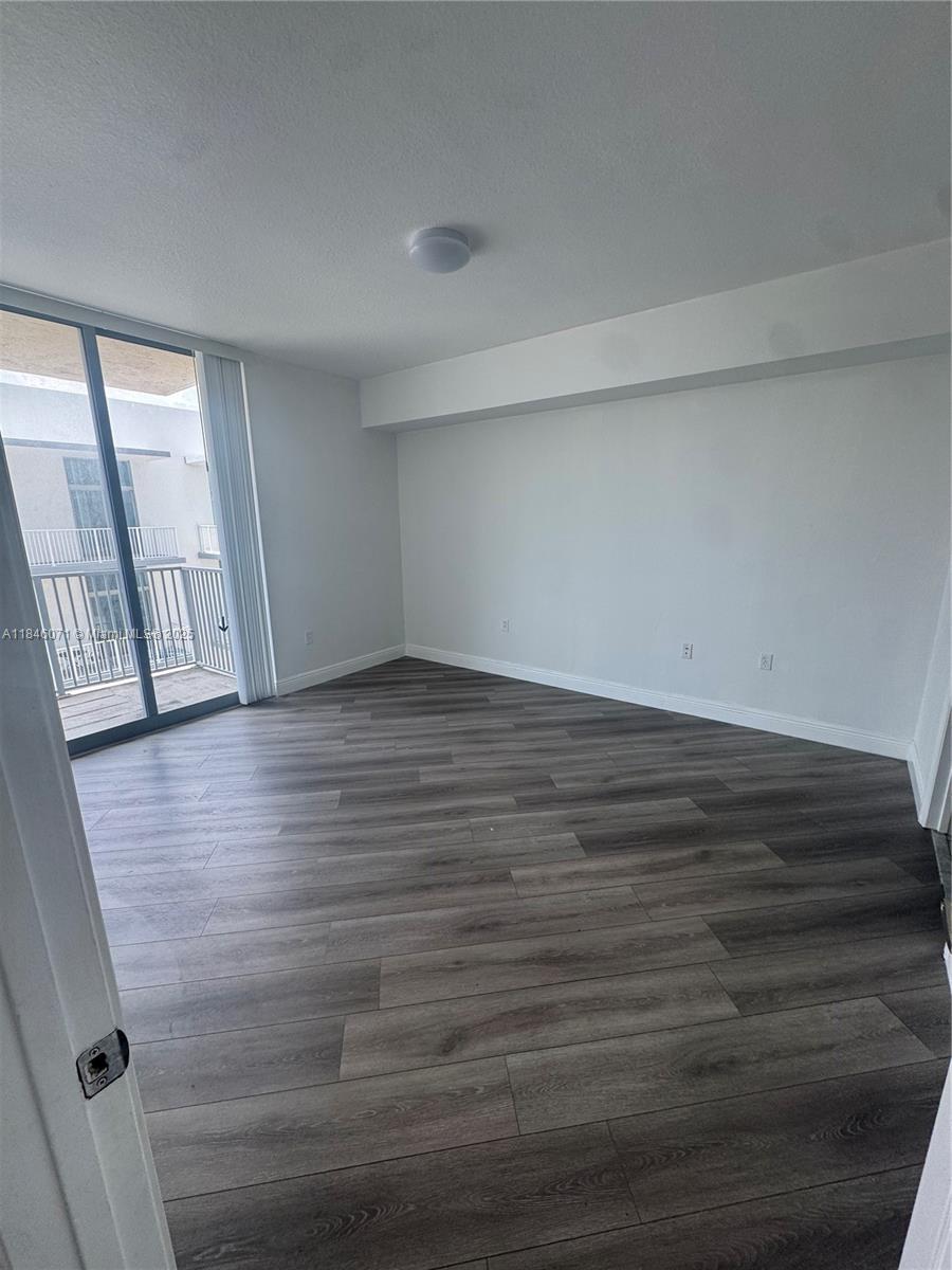 HOLLYWOOD STATION RES CON - Residential Lease