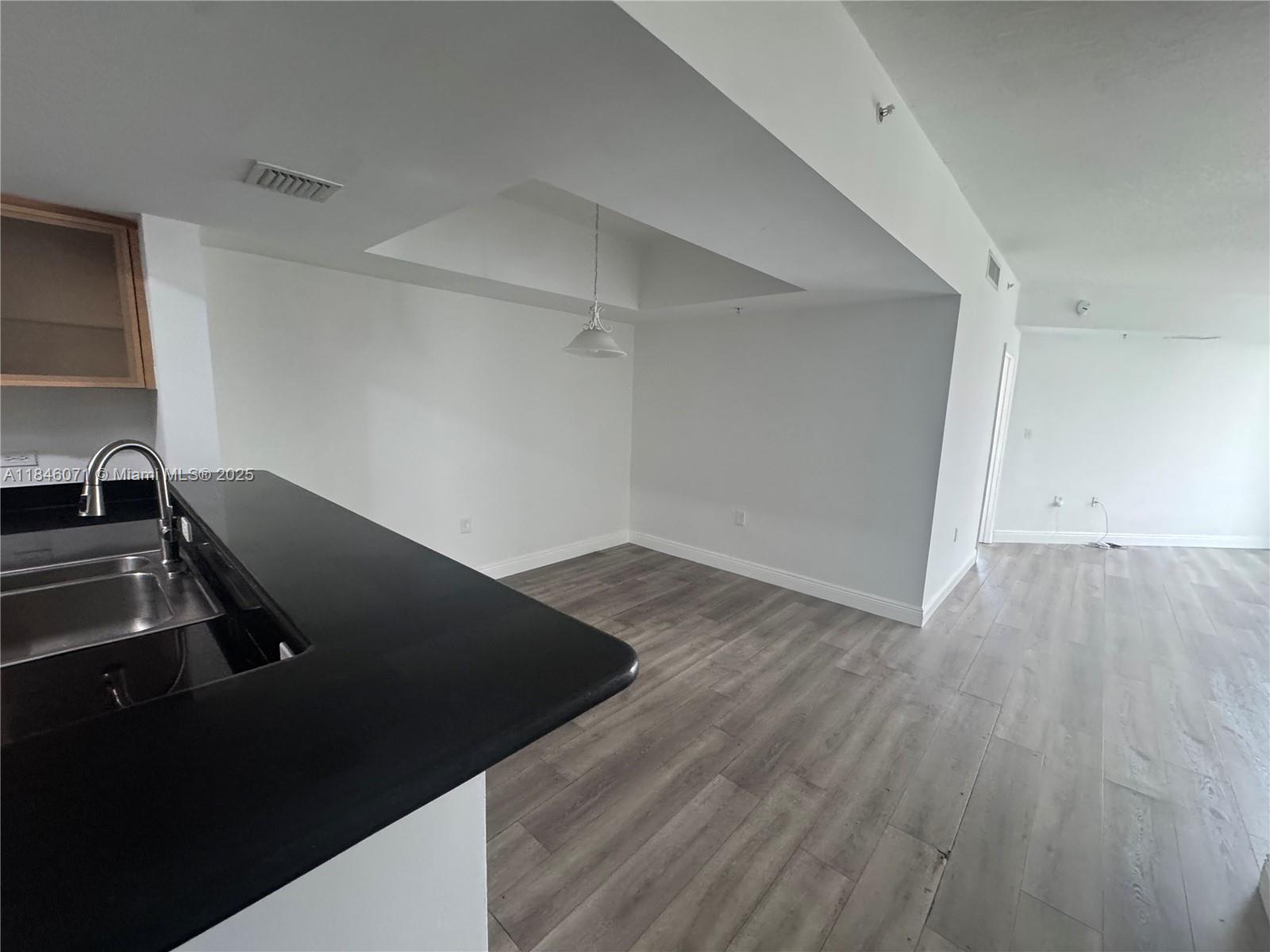 HOLLYWOOD STATION RES CON - Residential Lease